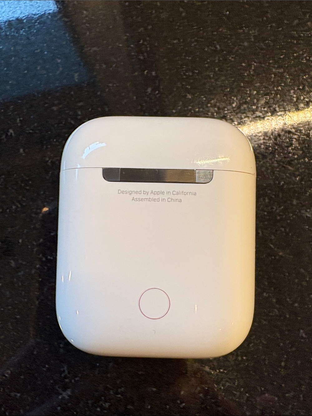 Apple Second Generation AirPod with Charging Case - Picture 2 of 4
